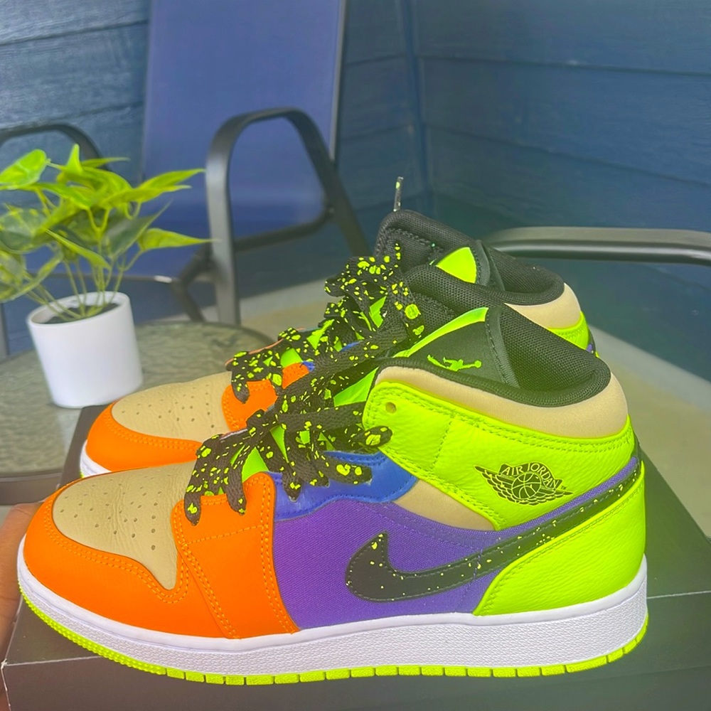 Jordan 1 Mid